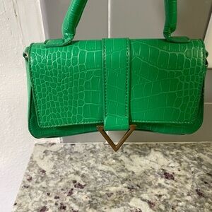 NEW! Very Cute Green Cross Body Purse. Can be carried w/short handle also.